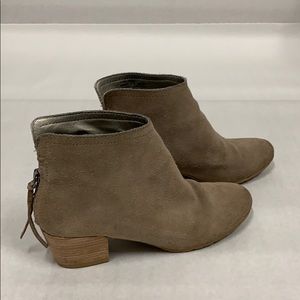 Beige Kenneth Cole Reaction booties size 7